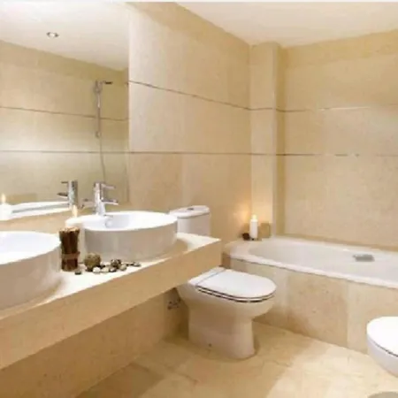 2 Bed Flat-sleeps4-pets-pool-parking-golfclub 에스테포나