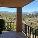 2 Bed Flat-sleeps4-pets-pool-parking-golfclub *