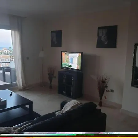 2 Bed Flat-sleeps4-pets-pool-parking-golfclub Apartment *