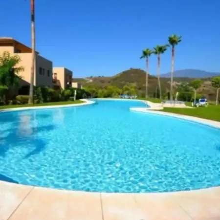 2 Bed Flat-sleeps4-pets-pool-parking-golfclub * Estepona