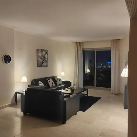 2 Bed Flat-sleeps4-pets-pool-parking-golfclub *